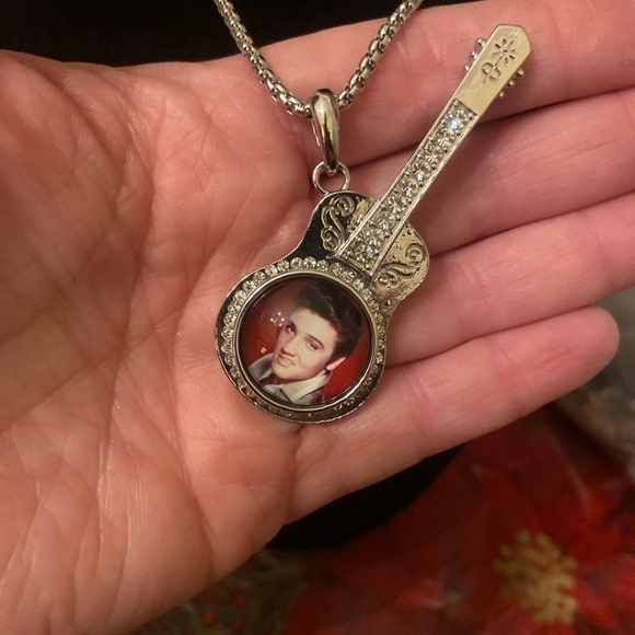 Elvis Snap Button Necklace - Picture 3 of 7